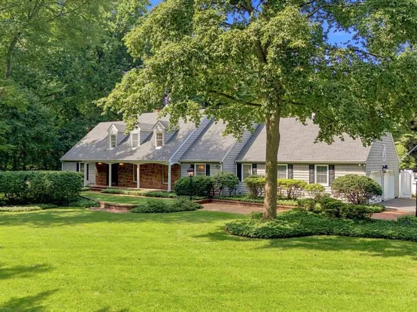 29 Hickory Hl, Montvale, NJ 07645