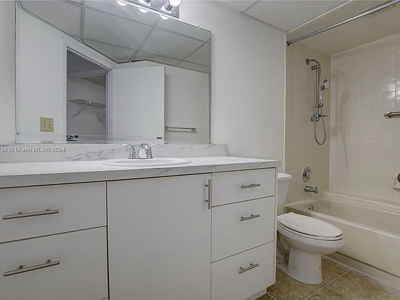 5th image of 8290 Lake Dr APT 134