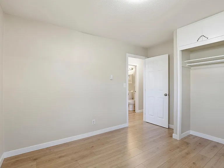 3218 N Maple St #3218 — Photo 7