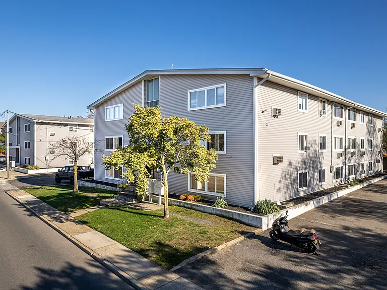 544 Beachway #A1 — Photo 8