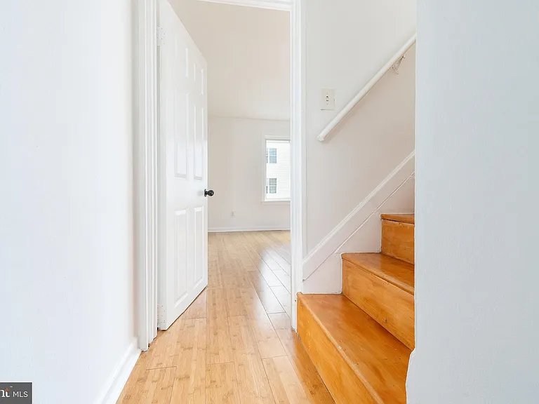 2726 Edgemont St — Photo 18
