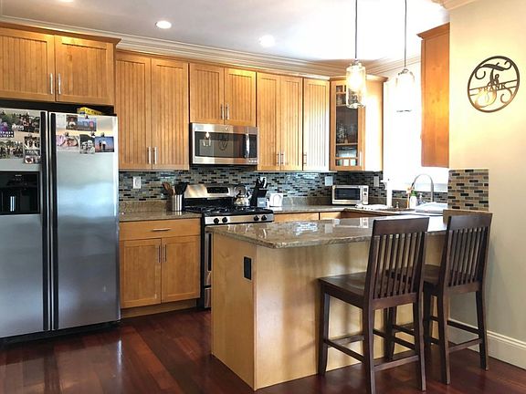 3rd image of 202 N St #2