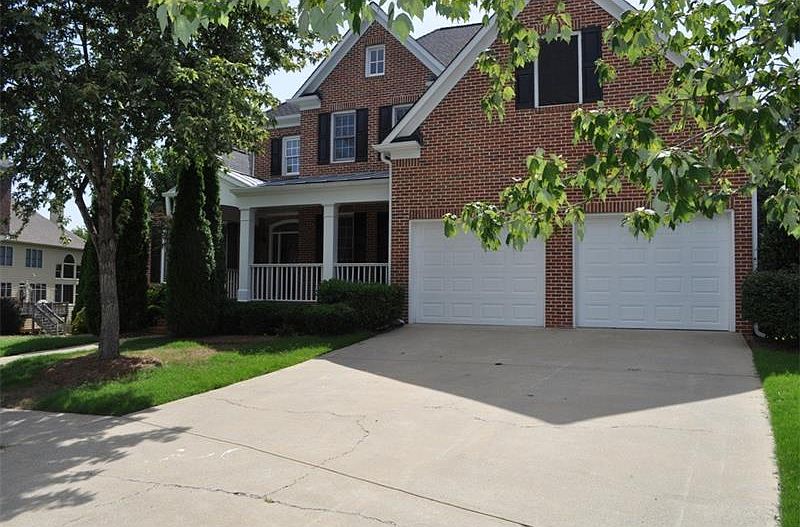 2nd image of 760 Vinca Ct