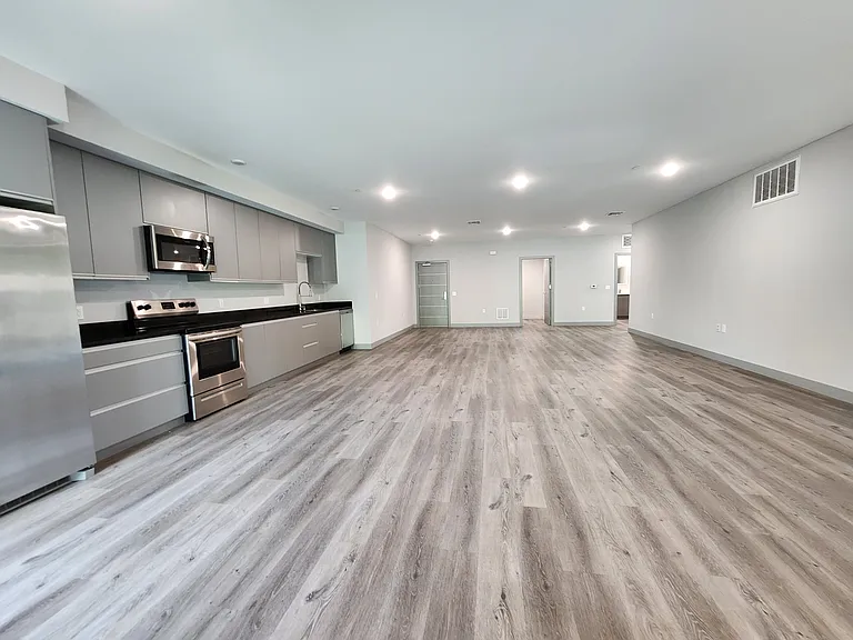 7040 N Woodman Ave #105 — Photo 2