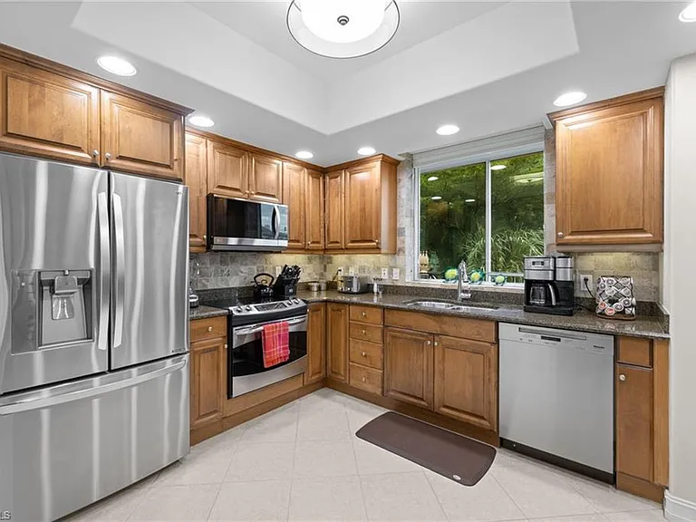 2748 Tiburon Blvd E #C-202 — Photo 3