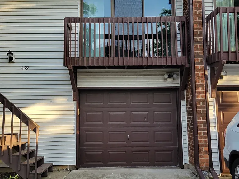 459 Skokie Ln — Photo 1