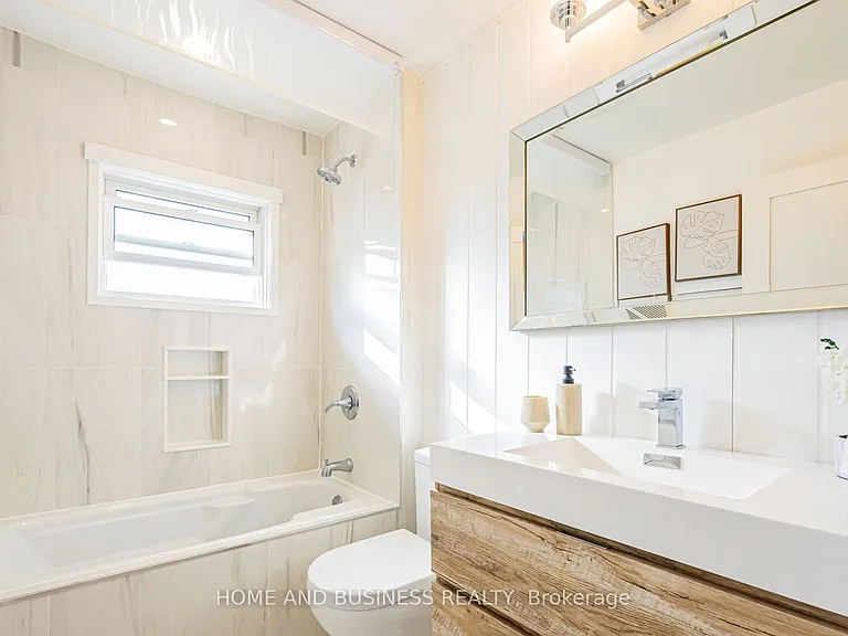 1326 Meredith Ave — Photo 17