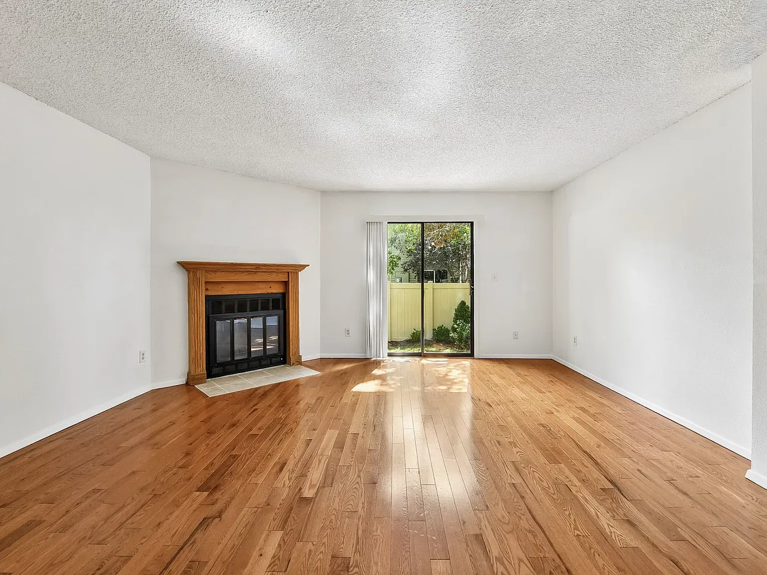 3 bed, 1450 sqft, $2,600 — Photo 2