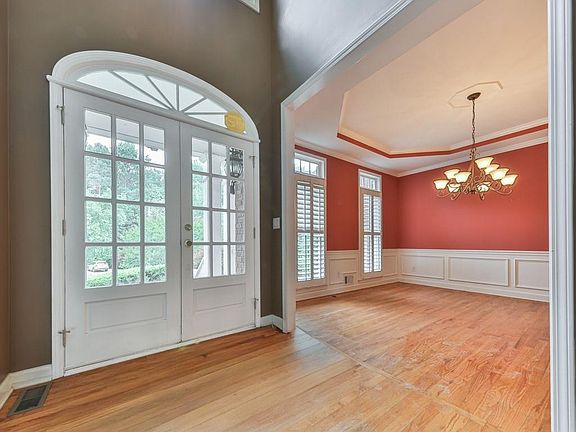 5th image of 702 Inverness Way