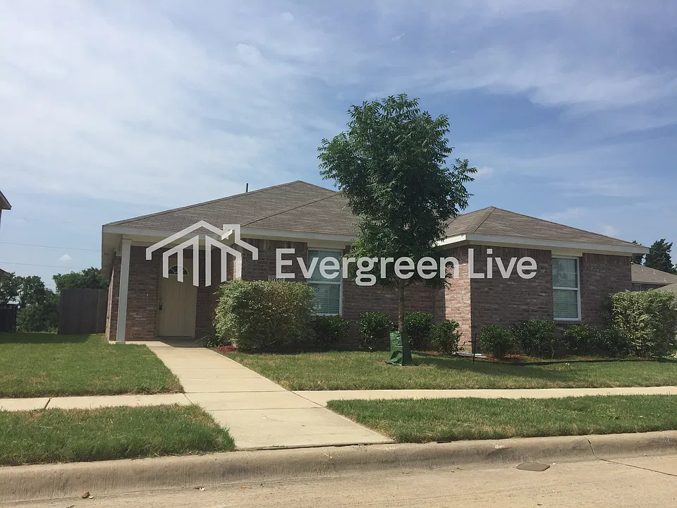 1946 Cross Oaks Dr