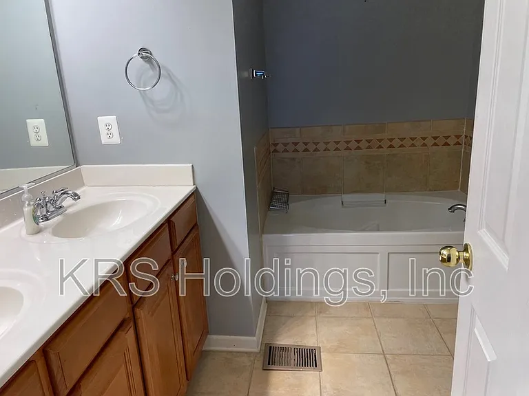 14217 Saint Germain Dr #19 — Photo 25