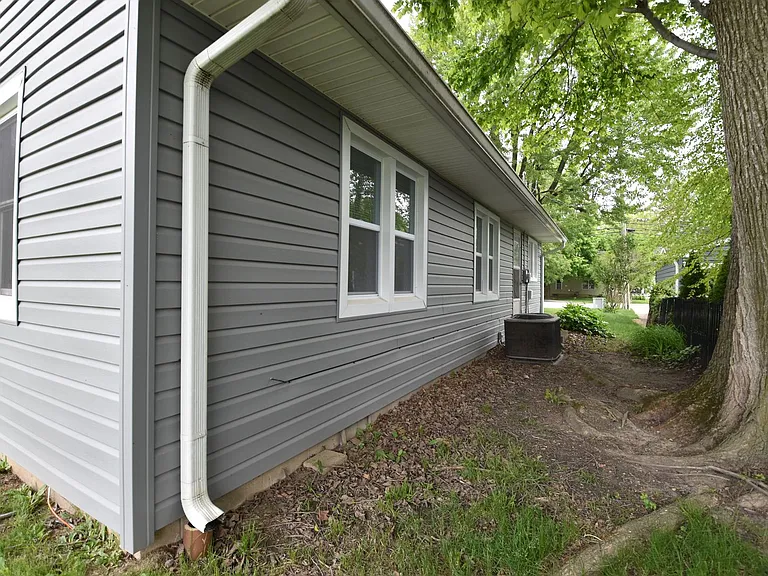 334 W Staat St — Photo 20