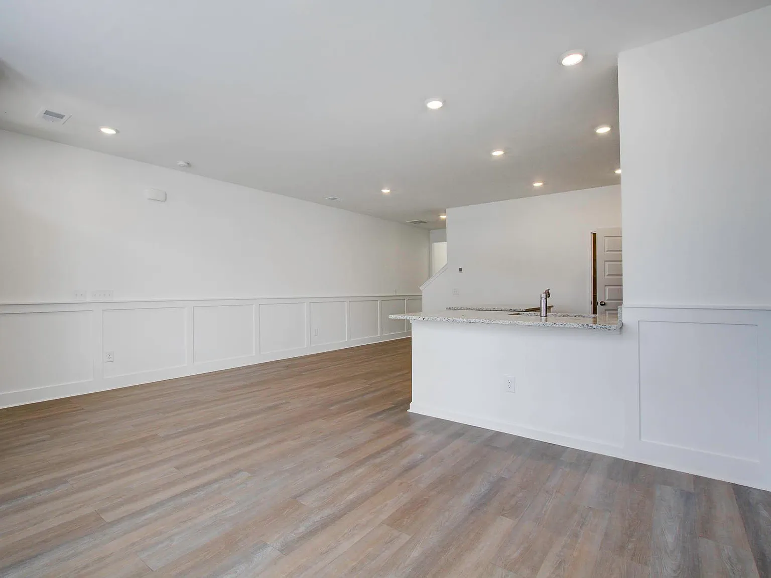 3 bed, 1982 sqft, $2,150 — Photo 2