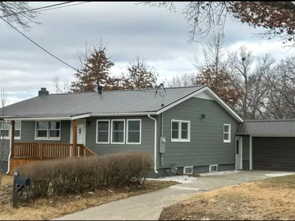 817 College St, Atchison, KS 66002