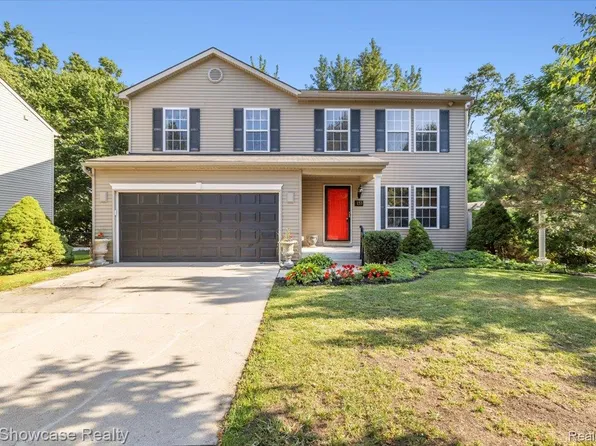 153 Cascade Ln, Waterford, MI 48327