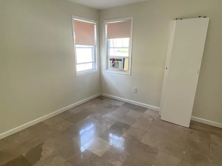 58 Bayliss St #60 — Photo 16