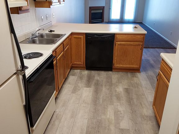 3rd image of 67 Westhaven Dr