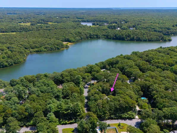 8 Wren Lane, Marstons Mills, MA 02648