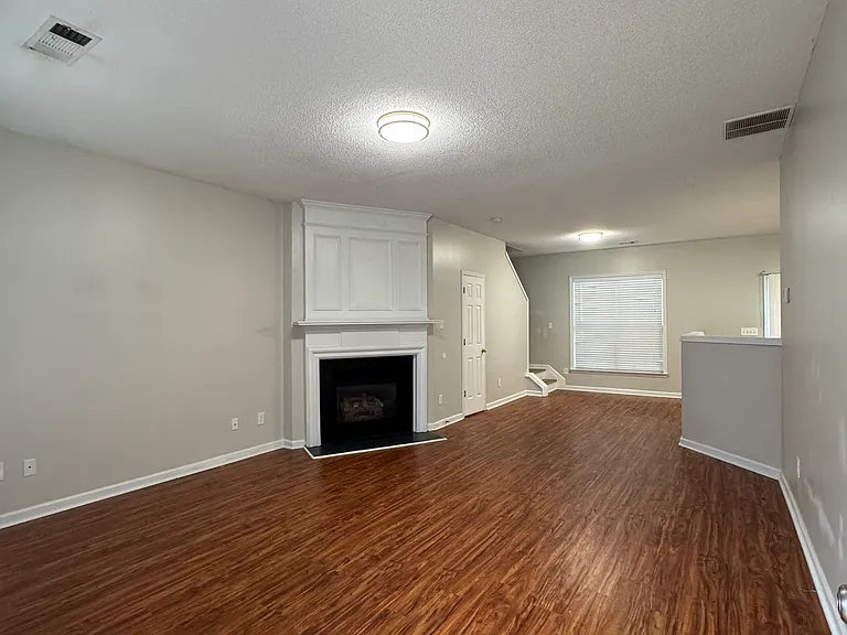 3020 Oxwell Dr — Photo 2