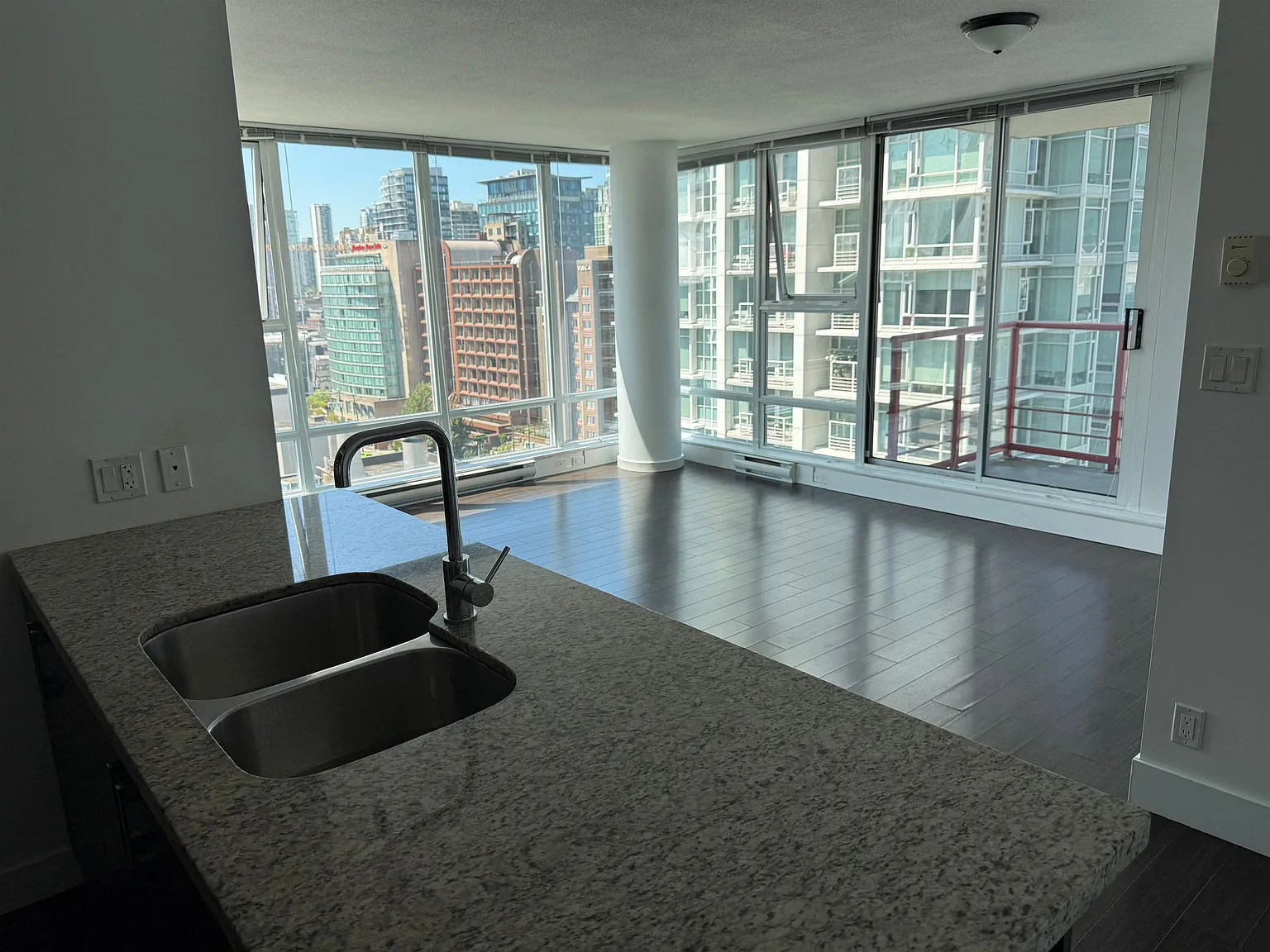 2 bed, 955 sqft, $3,600 — Photo 2