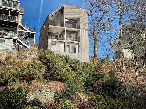 4th image of 63 Beech Glen St