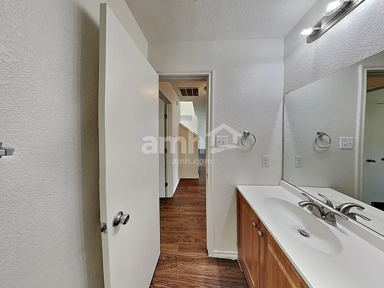 210 Phillips St — Photo 15