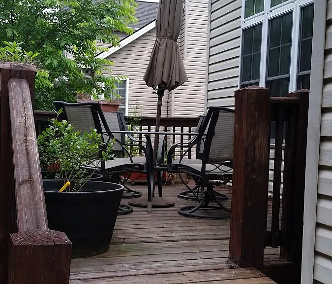 Deck with stairs to backyard