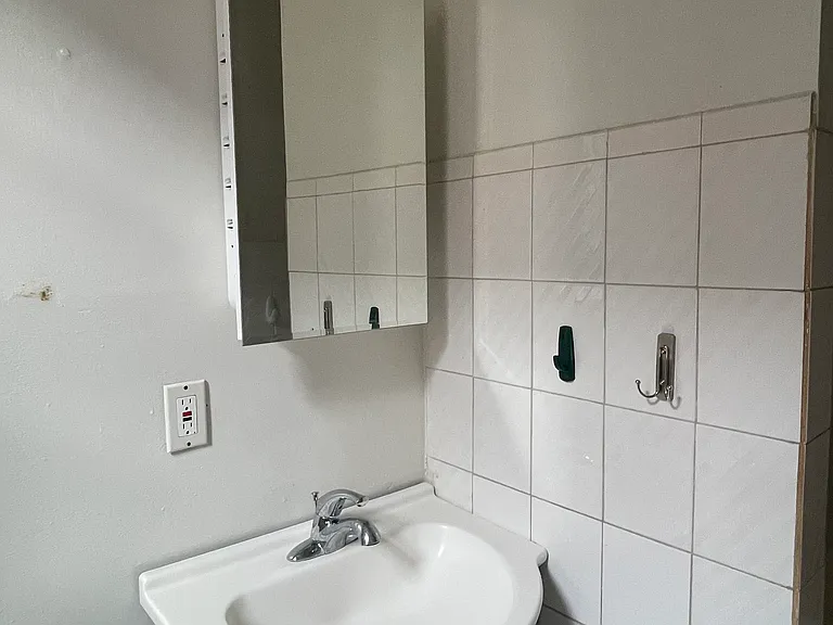 10 Hilliard Ave #5 — Photo 11