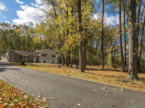 4th image of 276 Oak Ln