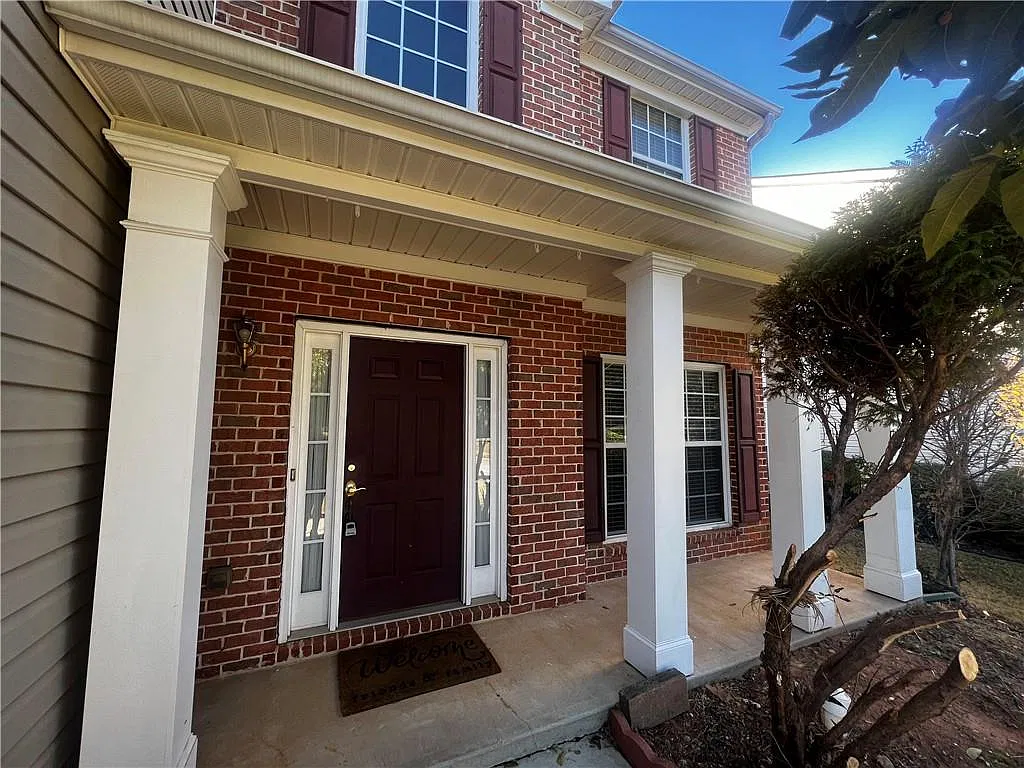 4 bed, 2.5 bath, 1958 sqft, $2,250 — Photo 2