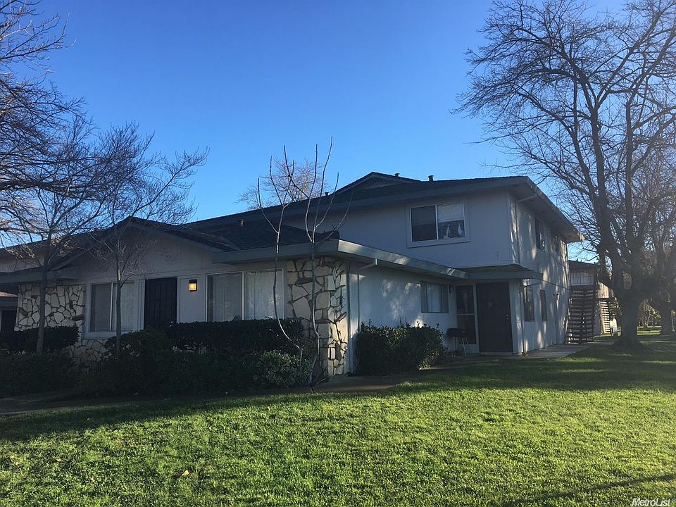 1st image of 9500 Emerald Park Dr