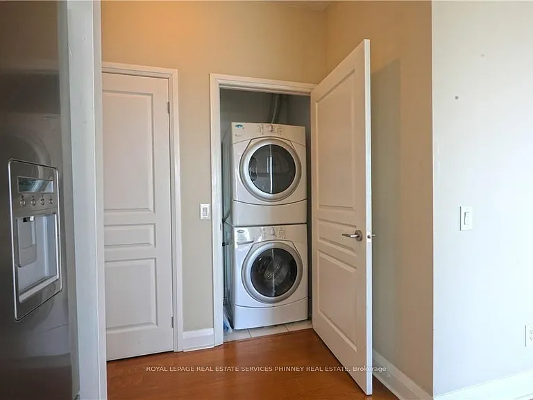 1 Hurontario St #806 — Photo 4