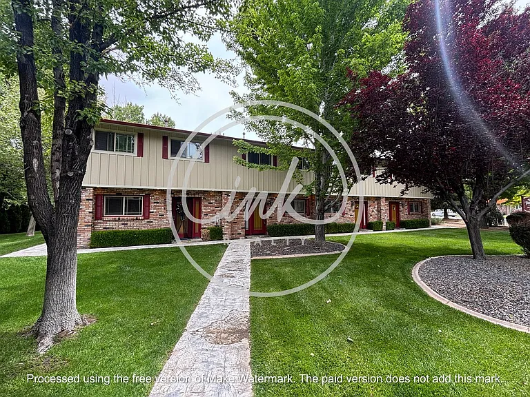 1038 Riverview Dr — Photo 2