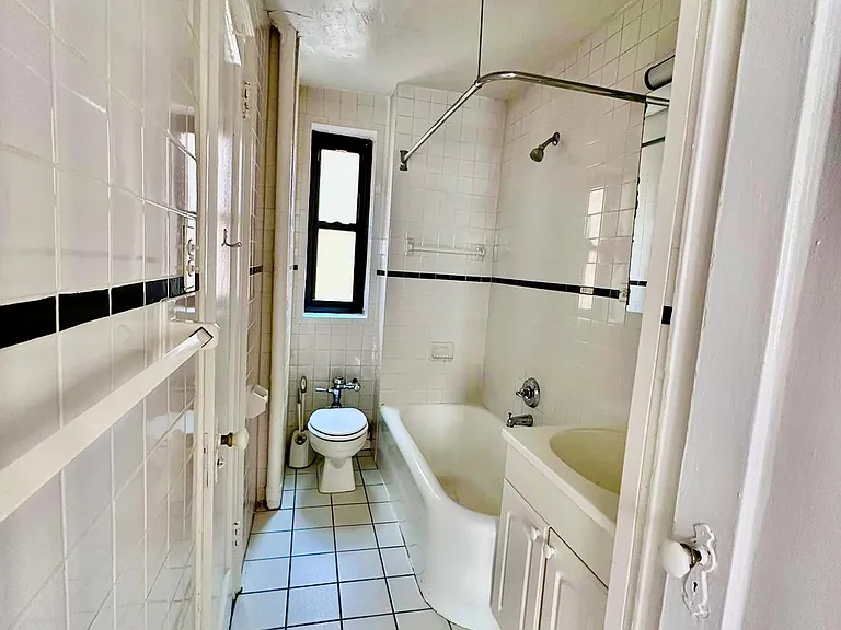 117 E 77th St #4A — Photo 3