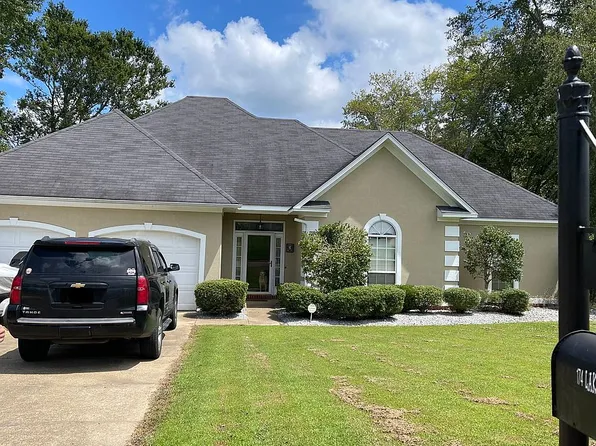 174 Lakeover Dr E, Columbus, MS 39702