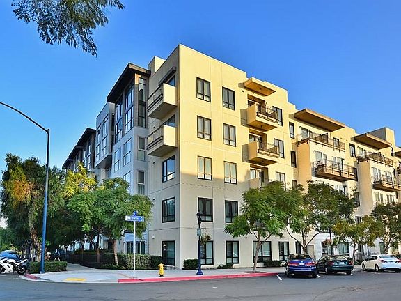 4th image of 889 Date St Unit 208