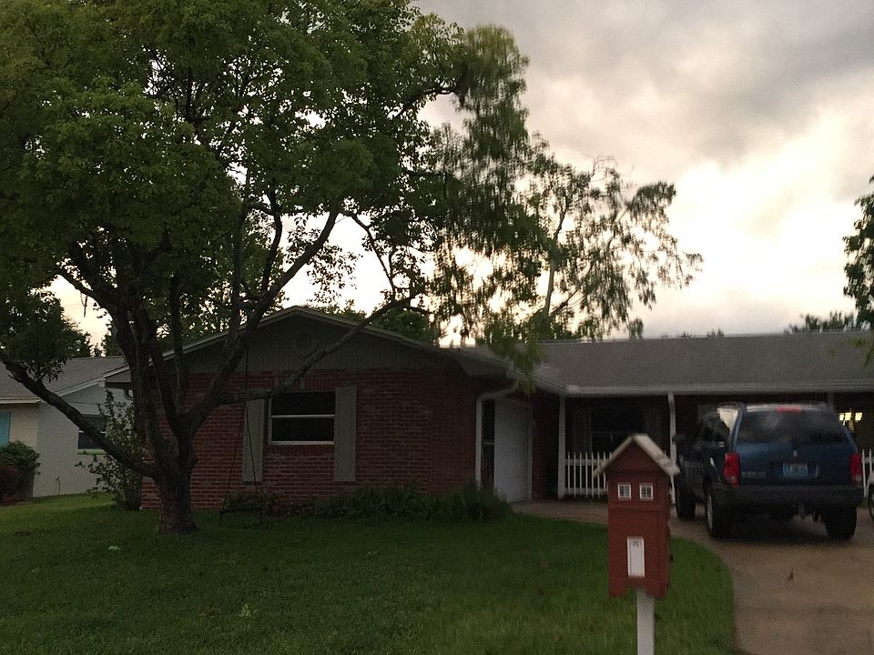 2nd image of 2950 Lantern Dr