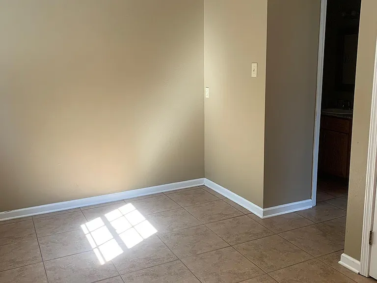dinning area adjacent to kitchen