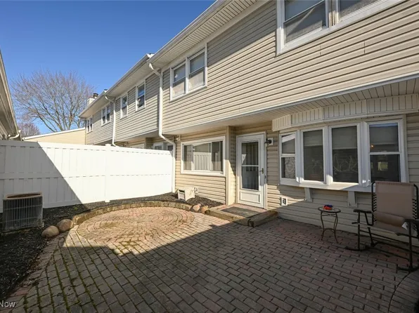 2087 Carlile Dr, Uniontown, OH 44685