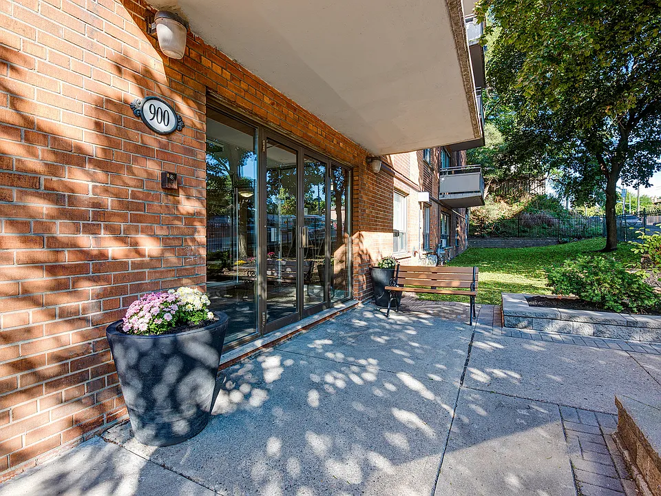 900 Jane St