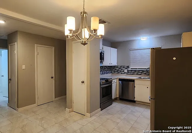 3401 Cliffside Dr — Photo 7