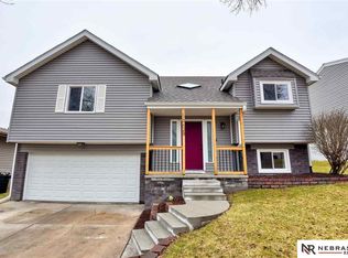 10628 Hartman Ave, Omaha, NE 68134