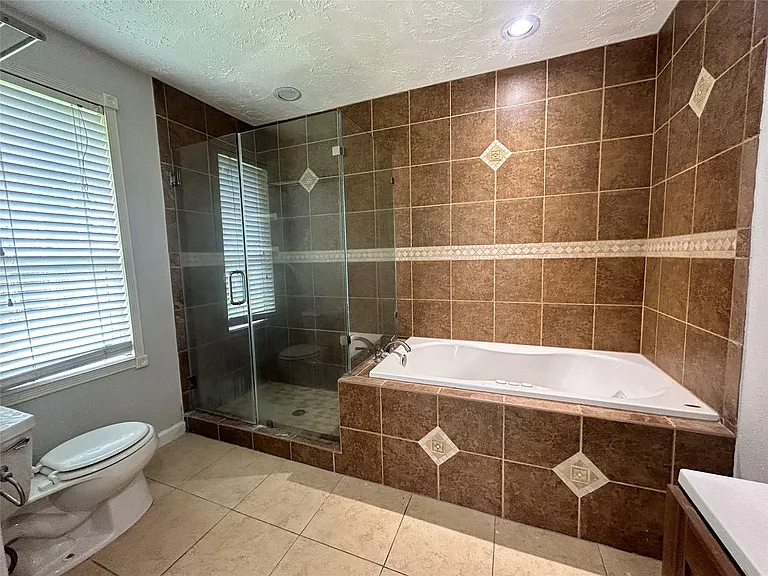 15719 Red Springs Dr — Photo 14