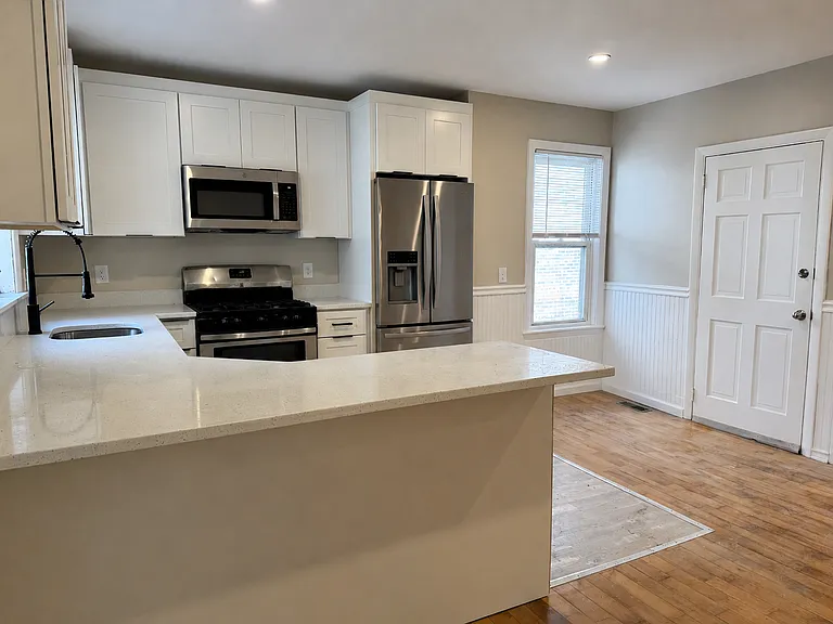 98 Chelsea St #1 — Photo 2