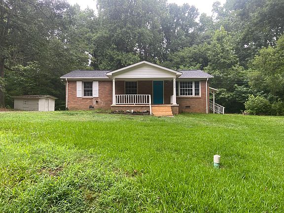 Lovely, green front lawn!
