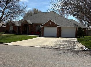 1916 Cheyenne Trl, Dalhart, TX 79022