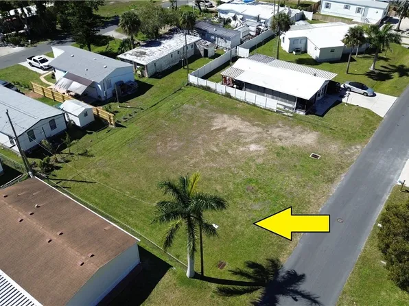 12101 Cypress Dr, Fort Myers, FL 33908