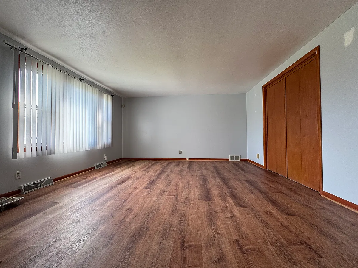 Building Photo - 164 Meadowlawn Rd #1