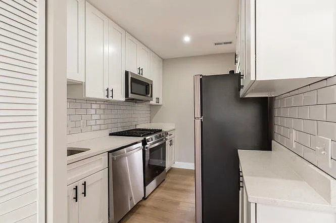 3 bed, 800 sqft, $2,900 — Photo 3