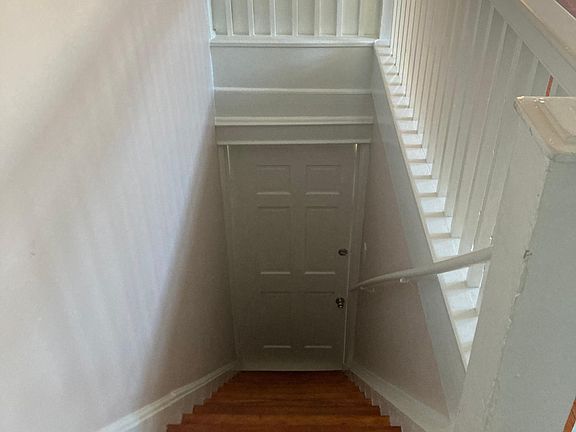 Steps up to apartment